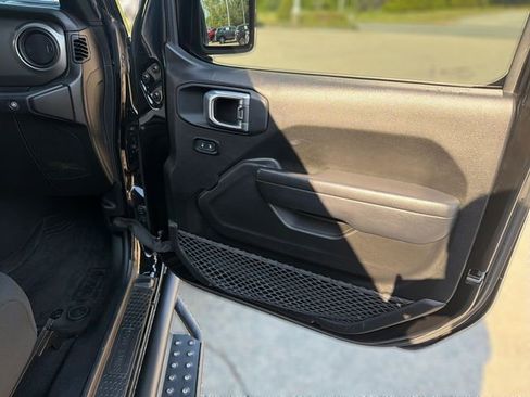 Used 2023 Jeep Wrangler Unlimited Sport AWD/4WD image 21