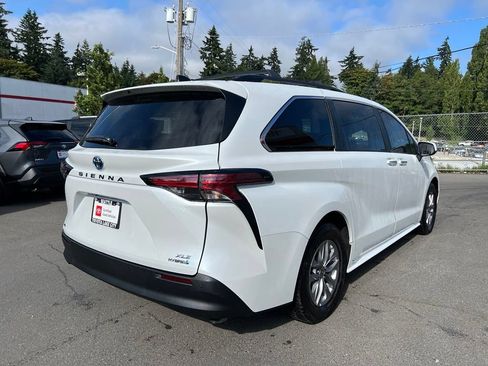 Used 2022 Toyota Sienna XLE AWD/4WD image 4