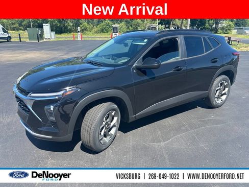 Used 2025 Chevrolet Trax LT w/ LT Convenience Package FWD image 1