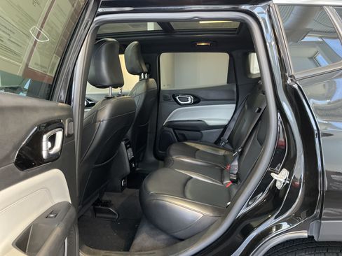 Used 2023 Jeep Compass Limited w/ Sun and Sound Group AWD/4WD image 34