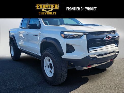 Used 2025 Chevrolet Colorado ZR2 w/ Technology Package AWD/4WD image 1