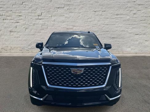 Certified 2025 Cadillac Escalade ESV Premium Luxury image 8