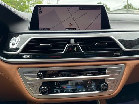 Used 2020 BMW 750i xDrive w/ Executive Package AWD/4WD image 33