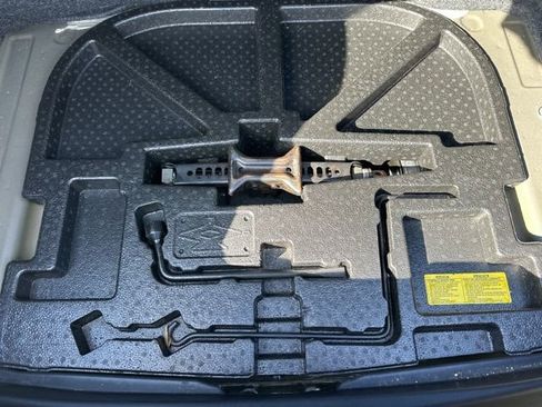 Used 2015 Toyota Camry XLE w/ Moonroof Package image 28