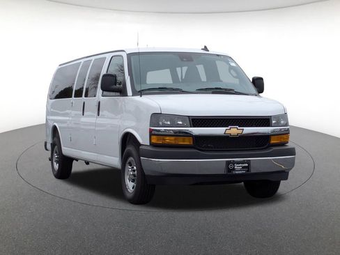Used 2025 Chevrolet Express 3500 LT w/ LT Preferred Equipment Group RWD image 3