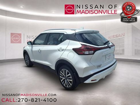 Used 2023 Nissan Kicks SV FWD image 3