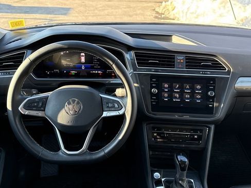 Certified 2024 Volkswagen Tiguan SE w/ Panoramic Sunroof Package image 25