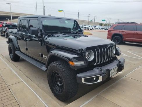 Used 2021 Jeep Gladiator Overland image 2