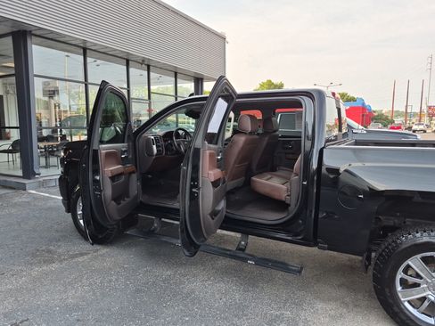 Used 2018 Chevrolet Silverado 1500 High Country AWD/4WD image 16