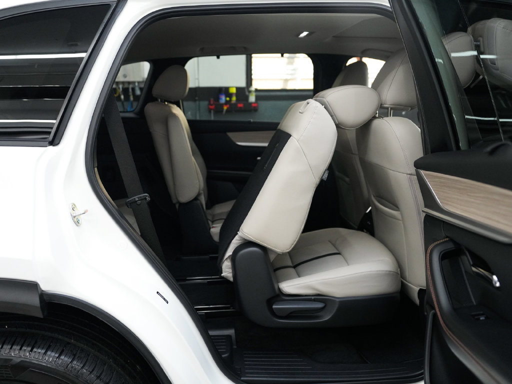 Used 2024 MAZDA CX-90 Plug-In Hybrid w/ Preferred AWD/4WD image 37