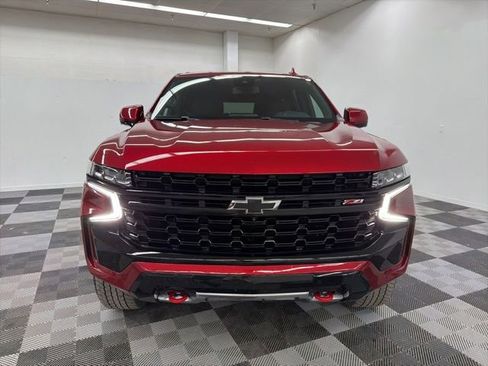 Used 2023 Chevrolet Suburban Z71 w/ Luxury Package image 2