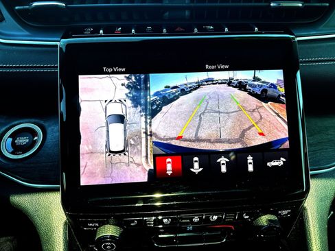 Used 2023 Jeep Grand Cherokee Limited w/ Luxury Tech Group II AWD/4WD image 19
