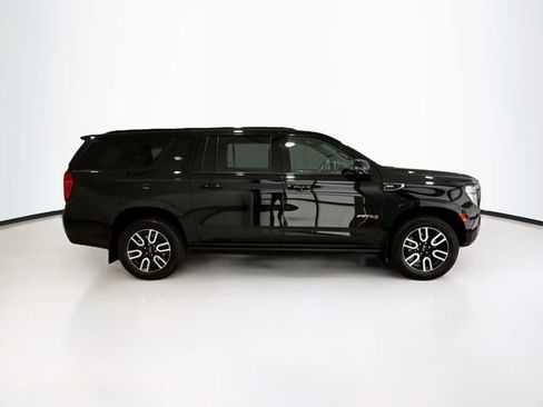 Used 2023 GMC Yukon XL AT4 w/ Technology Package image 7