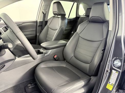 Used 2025 Toyota RAV4 XLE Premium image 11