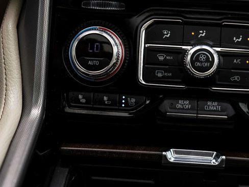 Used 2021 GMC Yukon Denali w/ Advanced Technology Package AWD/4WD image 23