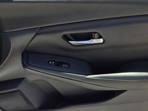 Certified 2022 Nissan Sentra SV FWD image 8