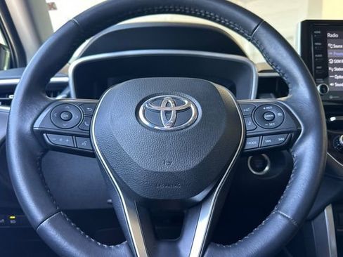 Certified 2022 Toyota Corolla Cross XLE FWD image 28