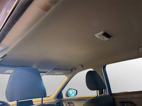 Used 2023 Nissan Rogue S image 23