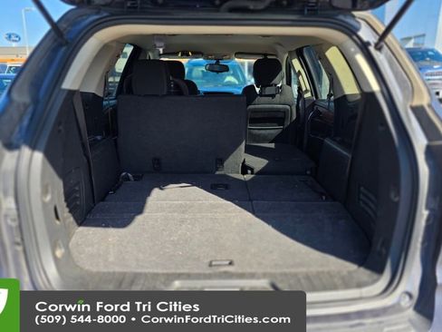 Used 2015 Chevrolet Traverse LT w/ Style and Technology Package image 20