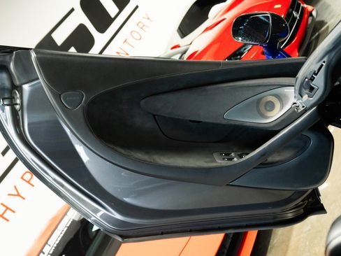Used 2020 McLaren 600LT Spider RWD image 39