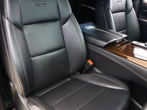 Certified 2023 Cadillac Escalade ESV Luxury RWD image 23