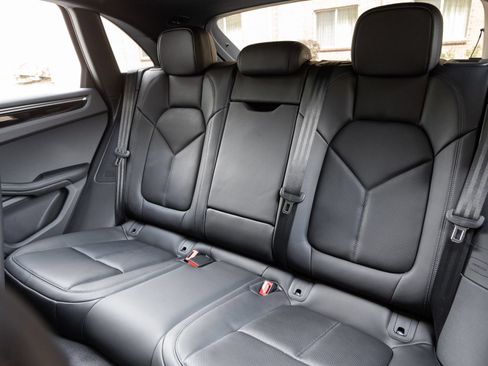 Certified 2026 Porsche Macan AWD/4WD image 27