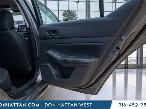 Used 2025 Nissan Altima 2.5 SV FWD image 25