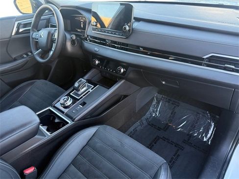 Used 2024 Mitsubishi Outlander SE Black Edition image 25