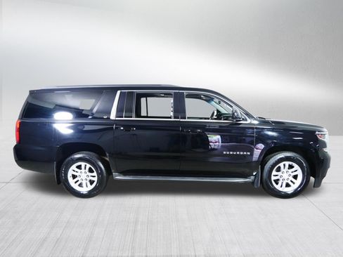 Used 2016 Chevrolet Suburban LT w/ Luxury Package AWD/4WD image 8