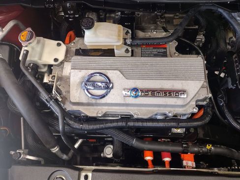Used 2011 Nissan Leaf SL FWD image 6