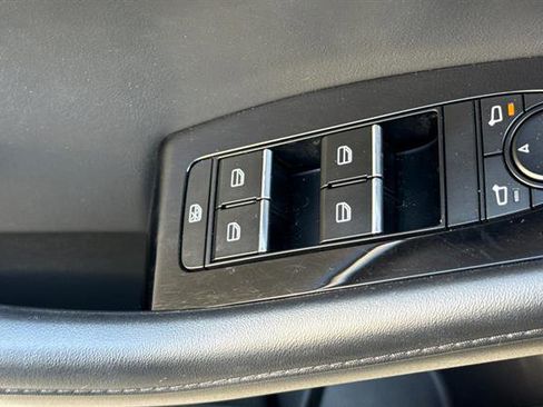 Used 2022 MAZDA MAZDA3 s image 11