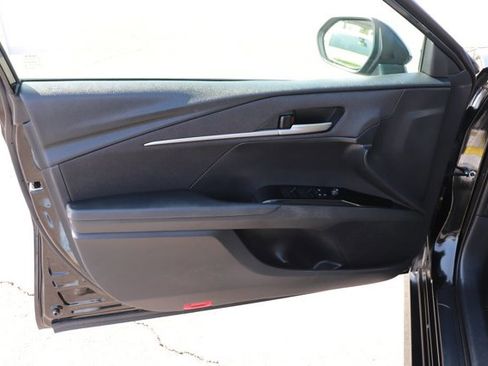 Used 2025 Toyota Camry LE image 10