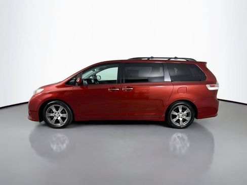 Certified 2017 Toyota Sienna SE Premium FWD image 4