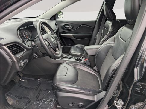 Used 2019 Jeep Cherokee Latitude Plus AWD/4WD image 16