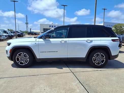 Used 2022 Jeep Grand Cherokee Trailhawk w/ Advanced Protech Group II AWD/4WD image 3