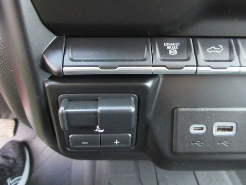 Used 2022 Chevrolet Silverado 3500 LT image 33