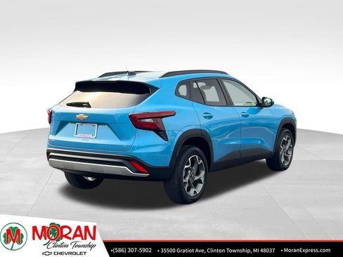 Certified 2025 Chevrolet Trax LT w/ Driver Confidence Package FWD image 6