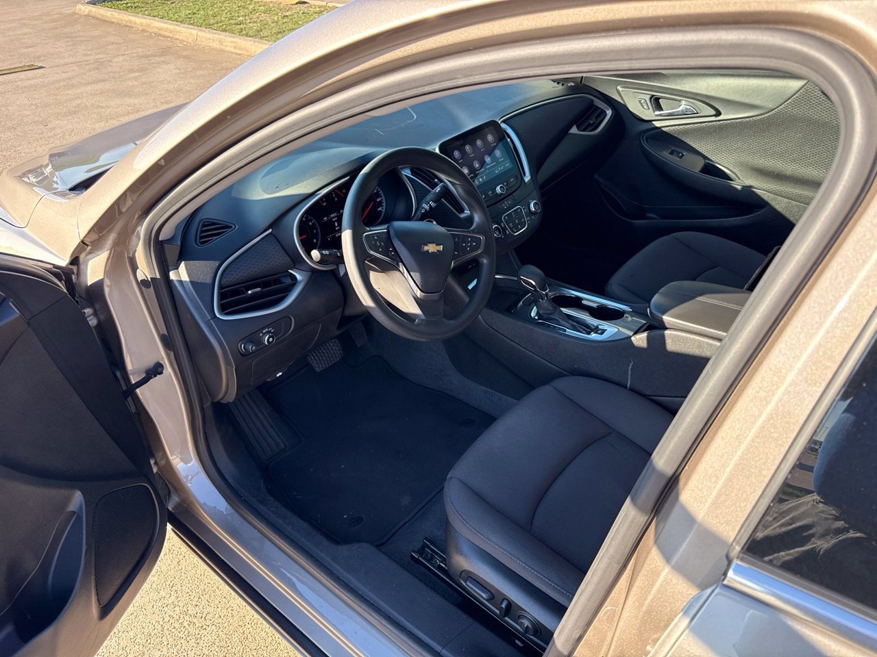 Used 2023 Chevrolet Malibu LT FWD image 21