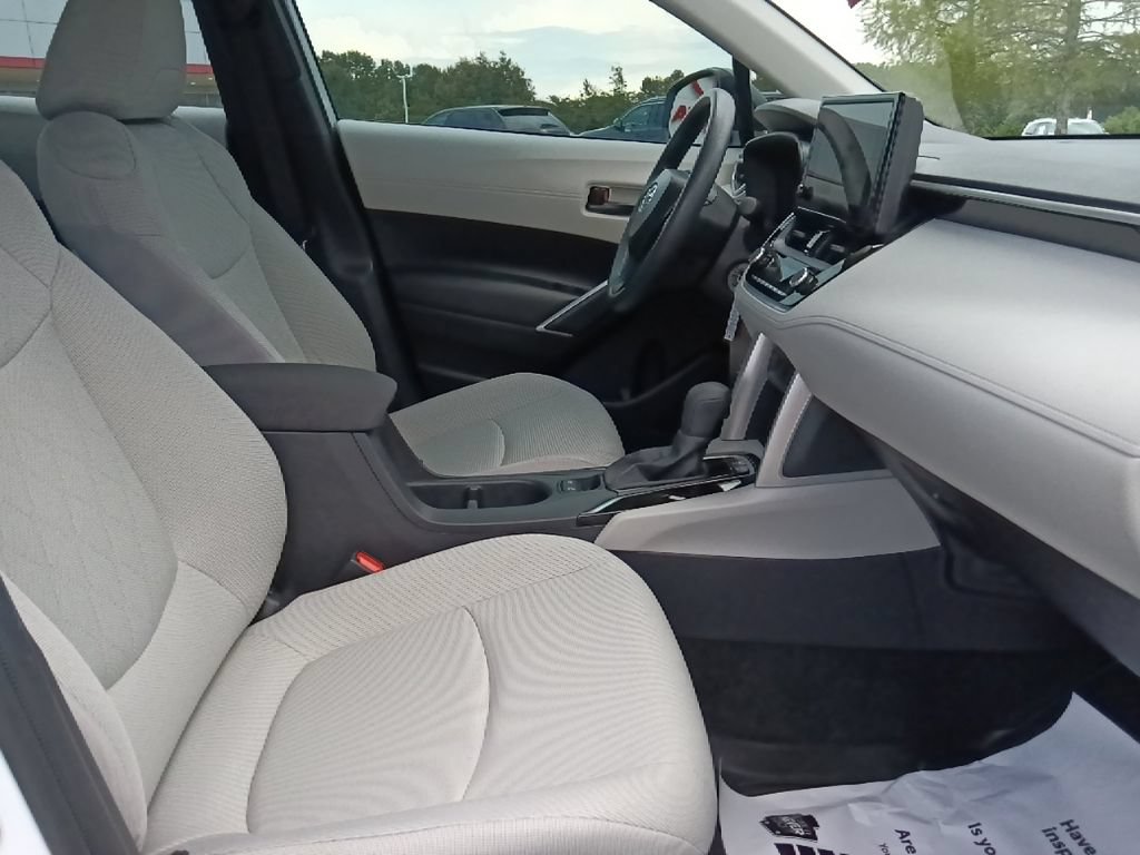 Used 2025 Toyota Corolla Cross L FWD image 30