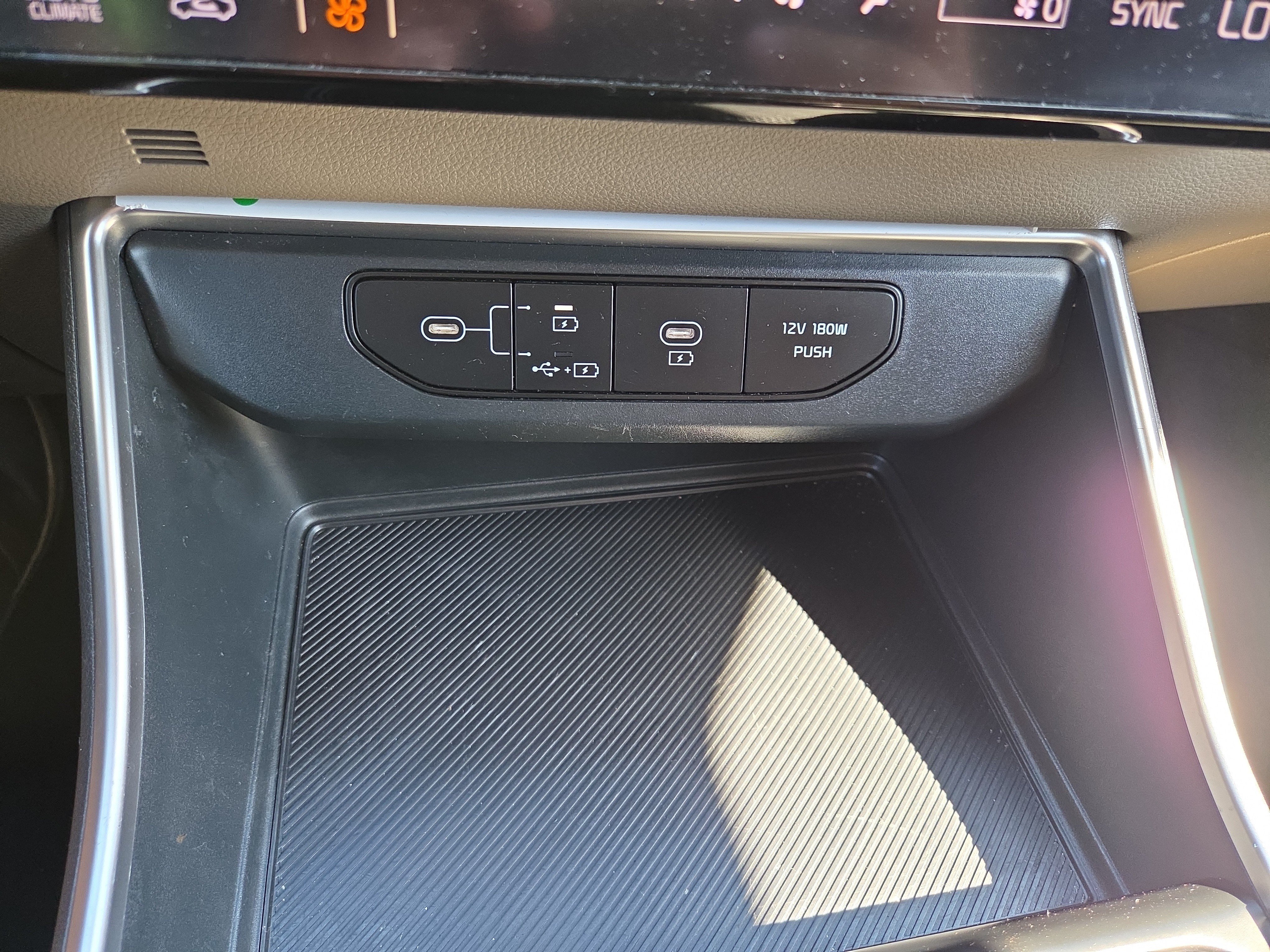 Used 2025 Kia Carnival FWD image 15