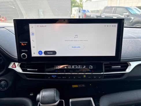 Used 2025 Toyota Sienna Platinum FWD image 23