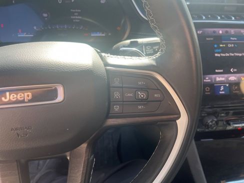 Used 2022 Jeep Grand Cherokee L Limited AWD/4WD image 17