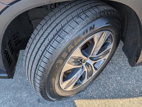 Used 2024 Toyota Highlander XLE image 21