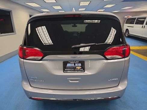 Used 2020 Chrysler Pacifica Limited FWD image 8