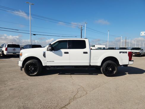 Used 2022 Ford F250 XLT w/ Black Appearance Package AWD/4WD image 4