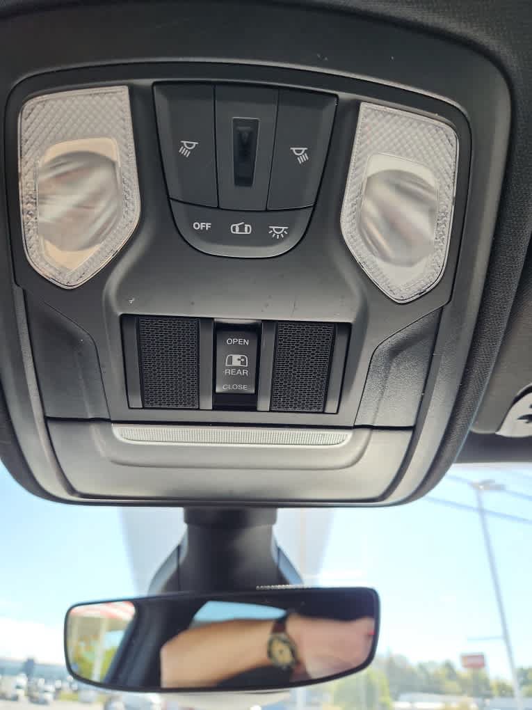 Used 2022 RAM 1500 4x4 Crew Cab image 20