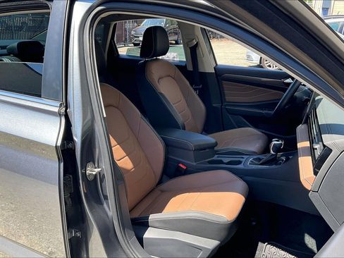 Certified 2025 Volkswagen Jetta SEL FWD image 6