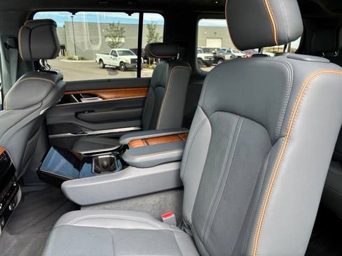 Certified 2022 Jeep Grand Wagoneer Series II AWD/4WD image 18