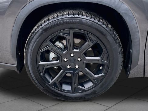 Used 2023 Toyota Highlander L image 11