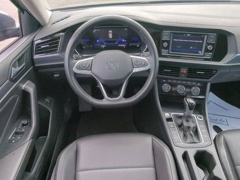 Used 2024 Volkswagen Jetta SE image 14